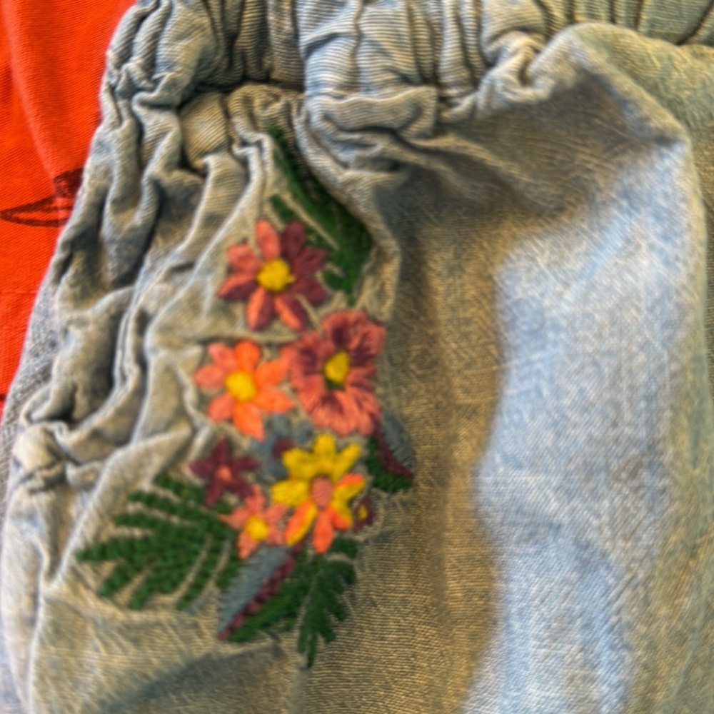 Bundle Of Girls Tees And Shorts: Brands Baby Gap, Tea And Primary sizes … - Picture 4 of 14